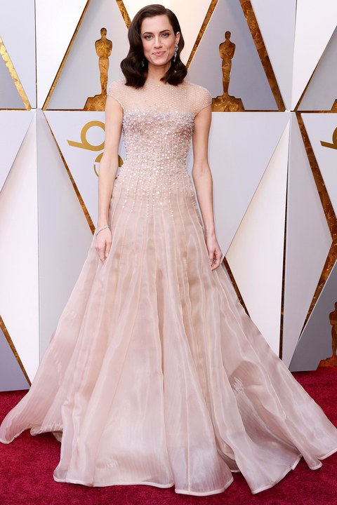 Oscar Looks the Edge o' Beyond Team Loved: