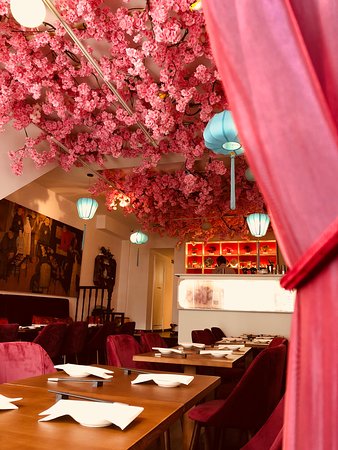 Top 3 Romantic Restaurants, Bars + Hotels for an enchanting evening