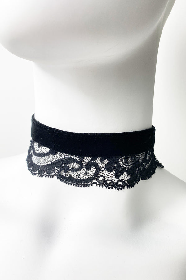Noir Lace Choker