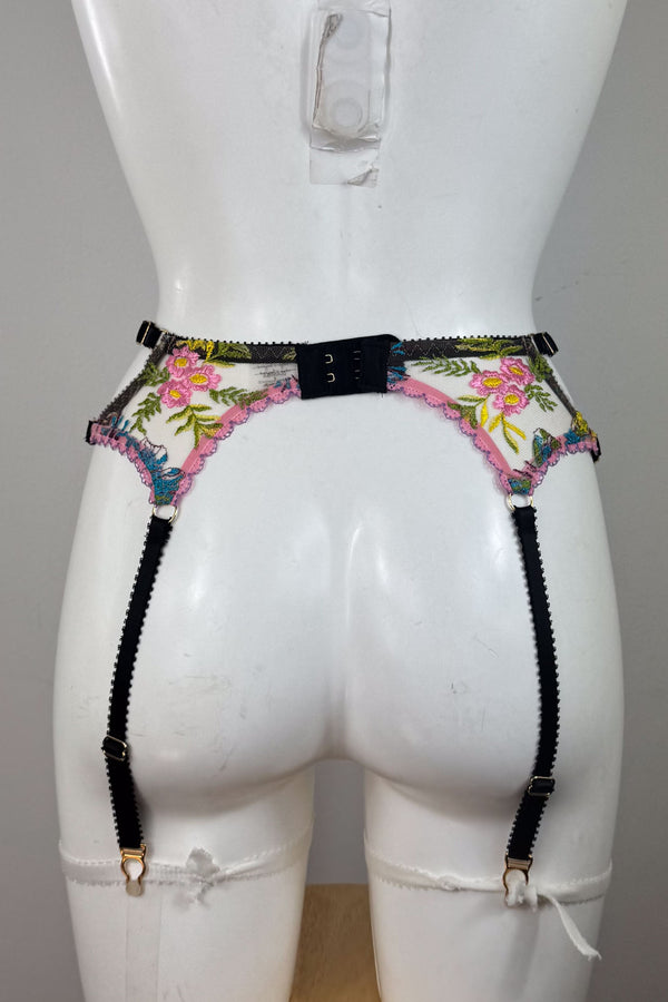 Yasmin Suspender SS015111