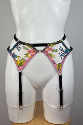 Yasmin Suspender SS015111