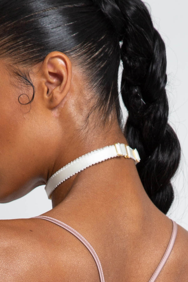 Edge o' Beyond Ivory O' Choker 