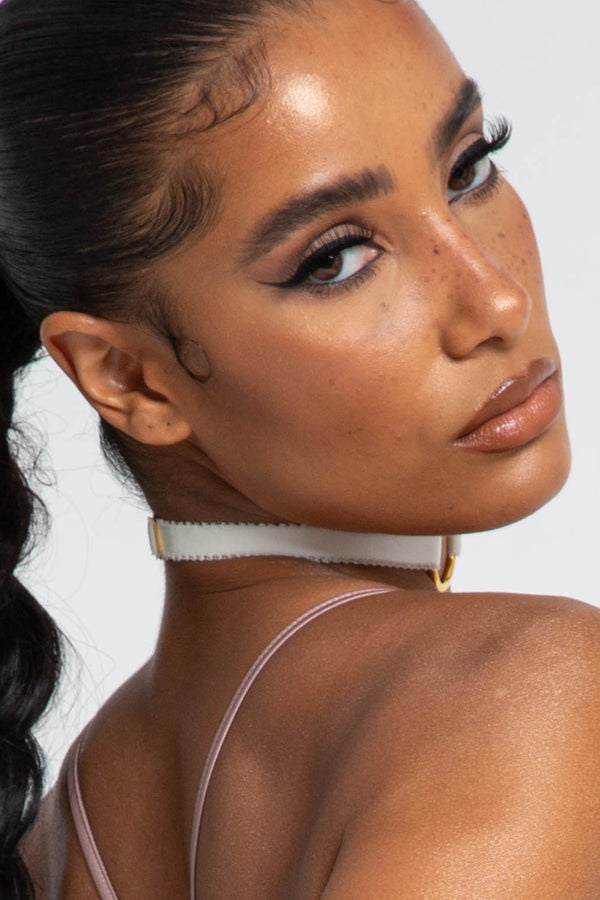 Edge o' Beyond Ivory O' Choker 