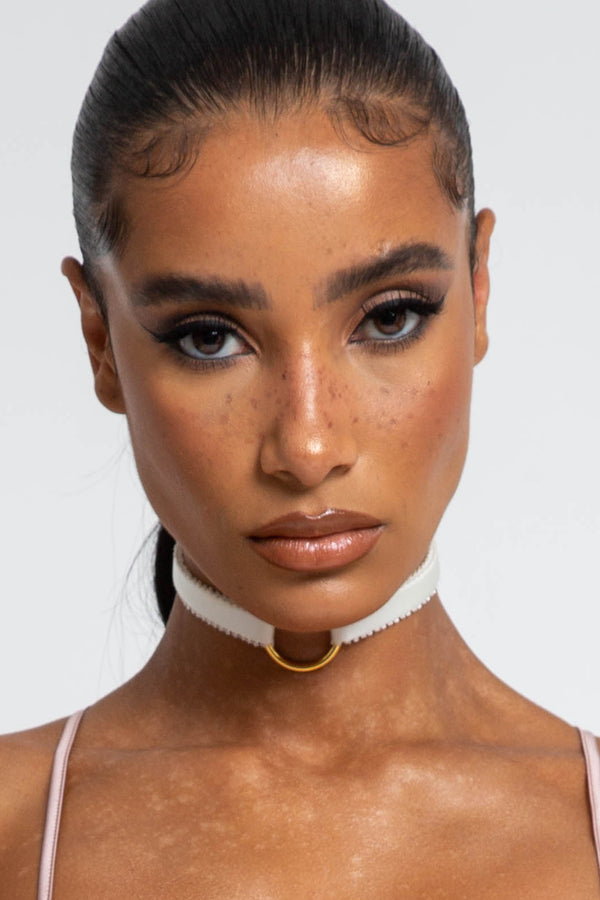 Edge o' Beyond Ivory O' Choker 
